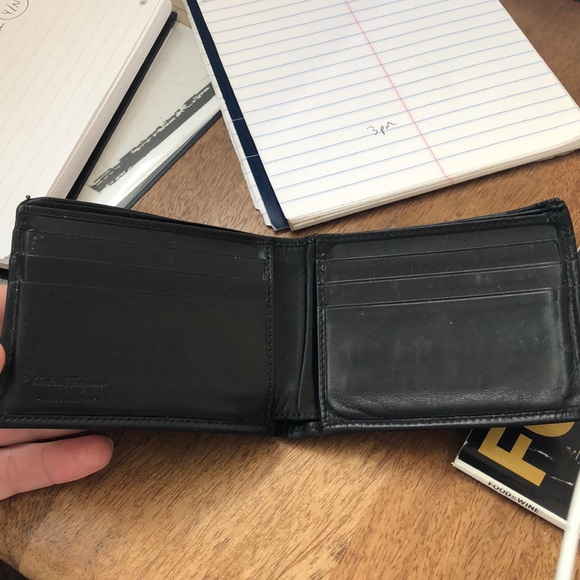 Ferragamo black leather wallet - Picture 2 of 3